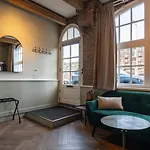 Urbain Apartament *